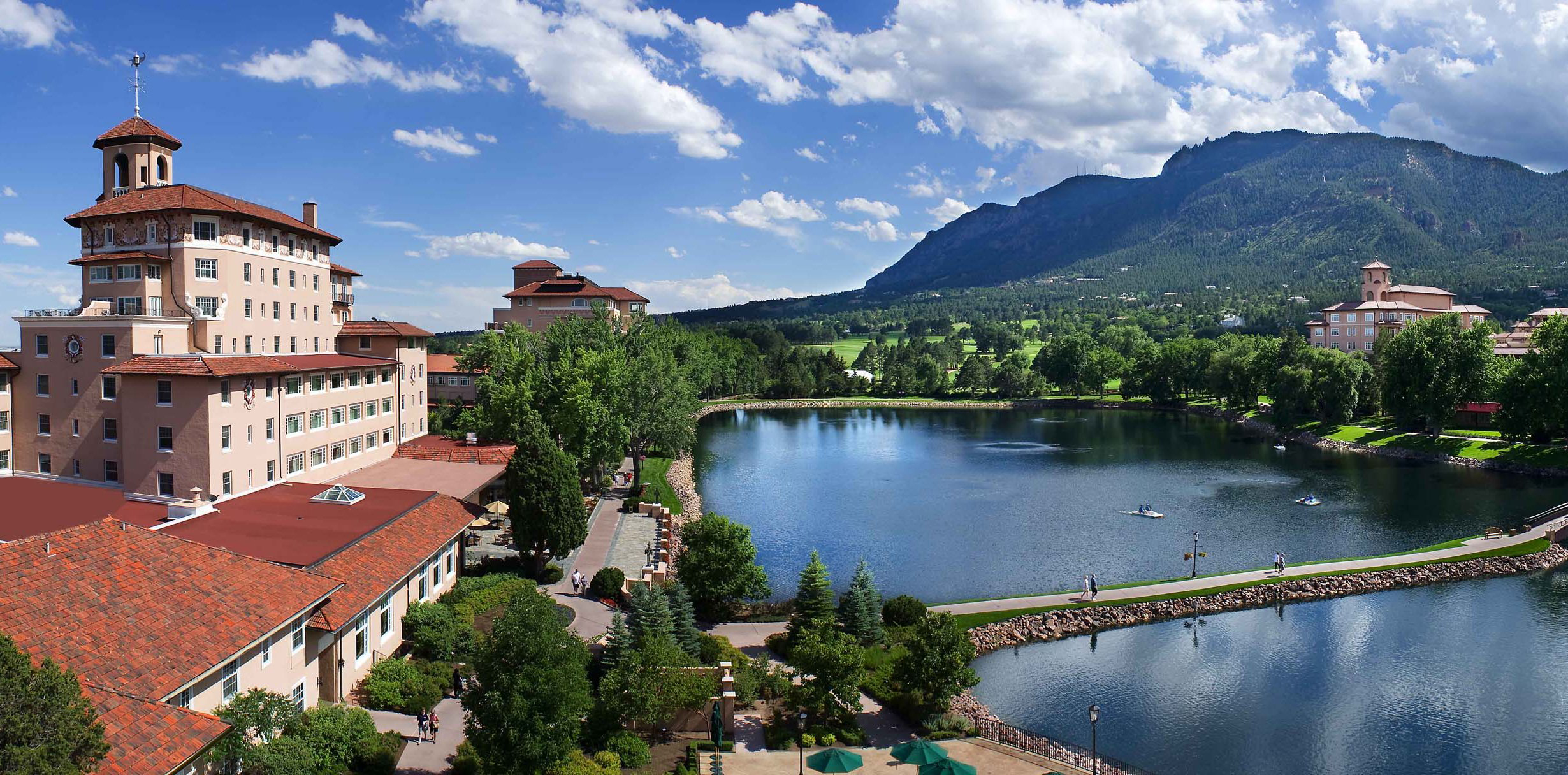 Cheyenne Lake and the Broadmoor main building
